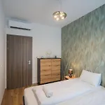 Apartment Honved 77 Ii. By Bltn