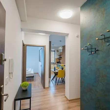 Apartment Honved 77 Ii. By Bltn *