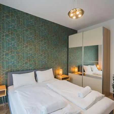 Honved 77 Ii. By Bltn Apartment