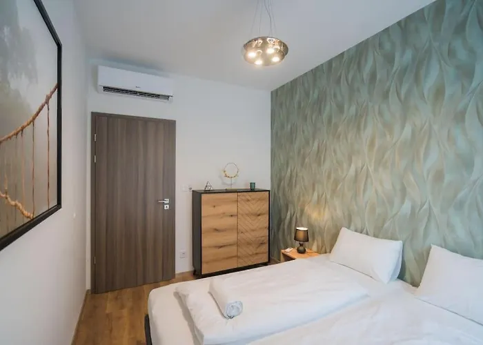 Apartment Honved 77 Ii. By Bltn